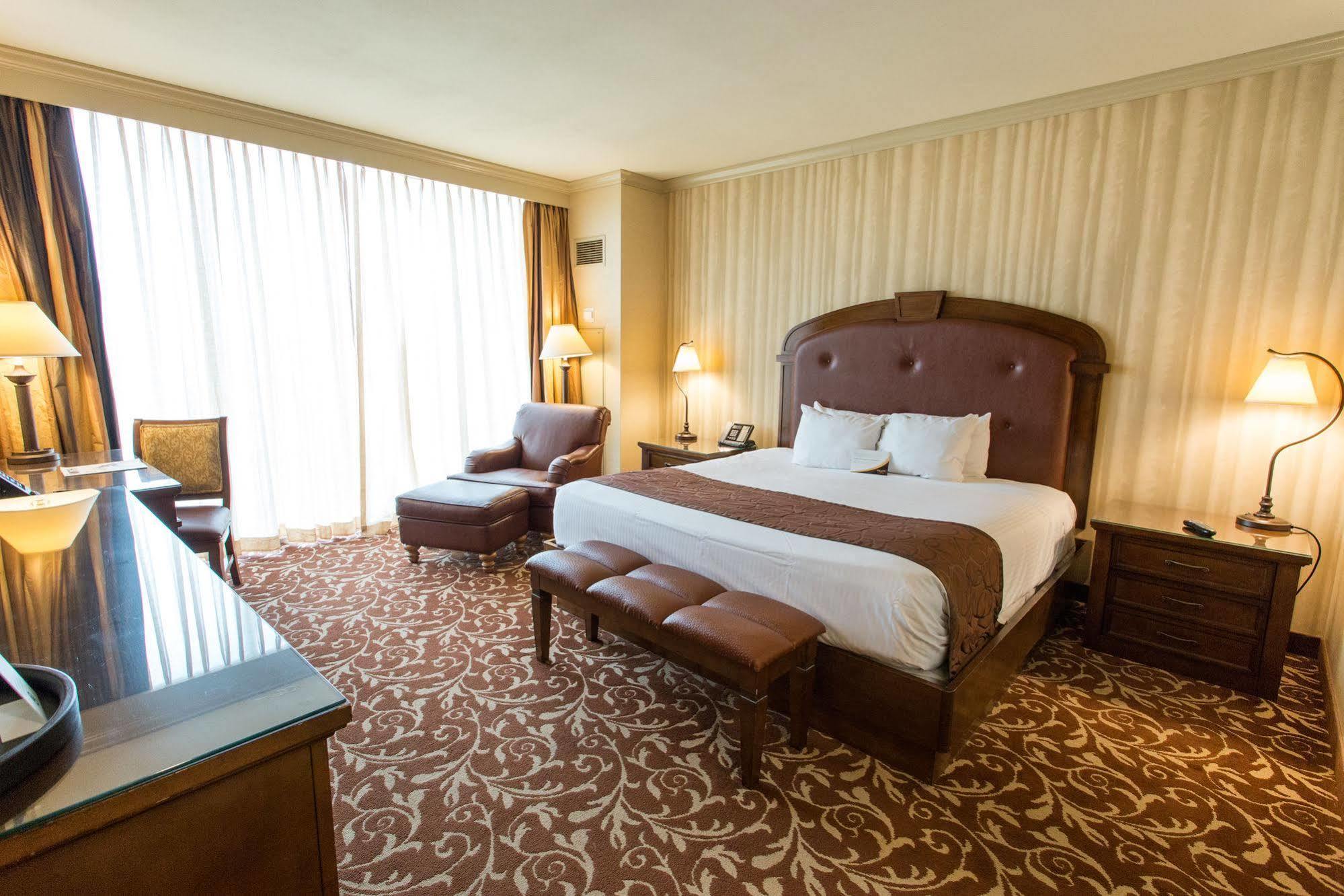 Argosy Casino & 4*